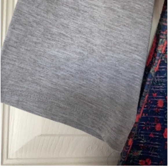 🦄 4/$20 LulaRoe Top Women Size 2XL Grey With Floral Print NWOT - Picture 3 of 6